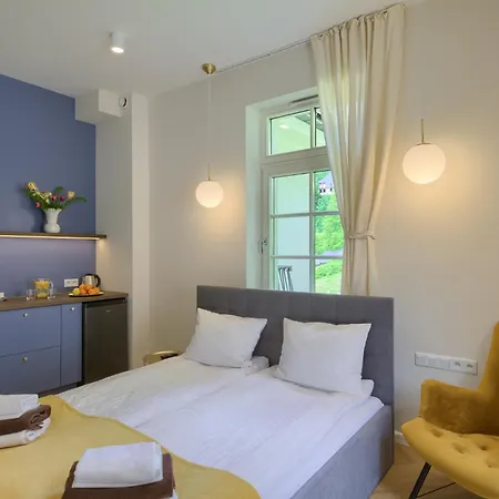 Hotel Mimoza *